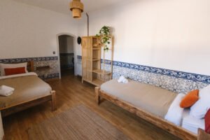 1-a vieta dviviečiame kambaryje su atskiromis lovomis